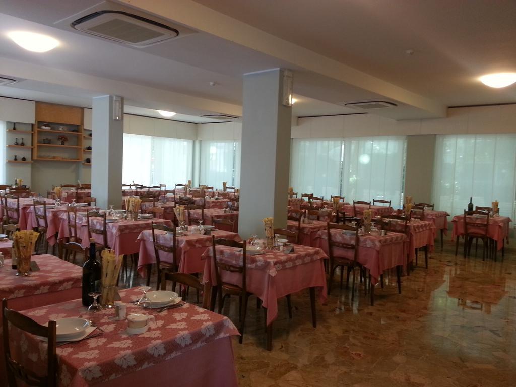 Hotel Irene Riccione Exterior foto